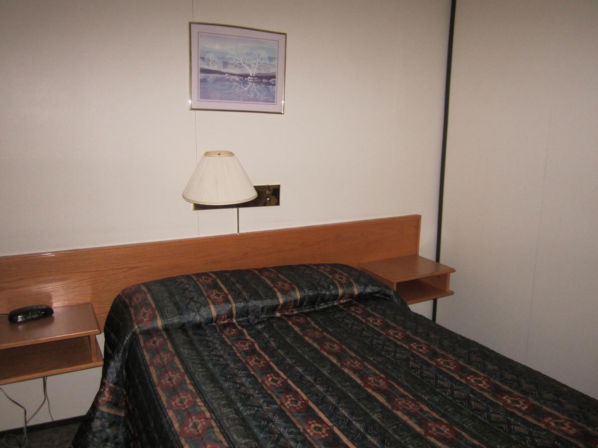 Airport Chalet Whitehorse Exterior foto